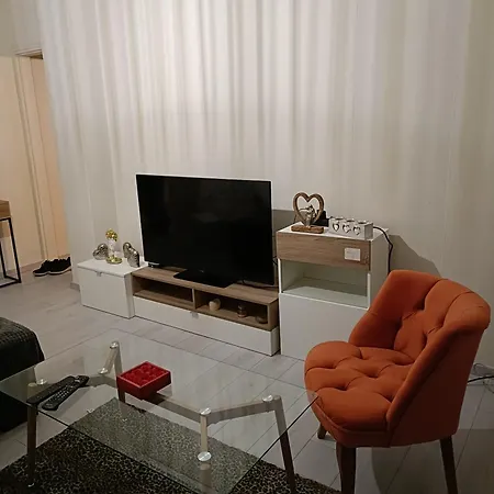 Apartmán 54 στη καρδιά της δράμας - 54 In The Heart Of *